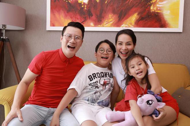 Hoàng Bách nhắn nhủ mẹ vợ: Con gái và các cháu mẹ sẽ được đầy đủ yêu thương và vật chất.