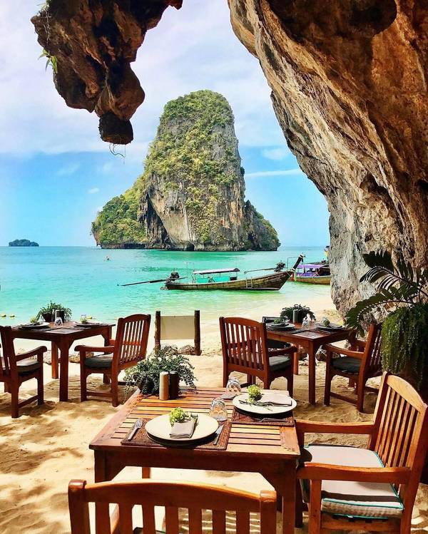 The Grotto là một nhà hàng lãng mạn nằm bên trong hang đá vôi tại biển Phra Nang (Thái Lan). Nó thuộc về khu nghỉ mát Rayavadee. Tuy nhiên, bất kỳ khách nào cũng có thể đặt bàn tại đây. Nhà hàng phục vụ hải sản nướng vào các buổi tối trong tuần. Các thời điểm còn lại nơi đây phục vụ đồ ăn nhẹ và tráng miệng.
