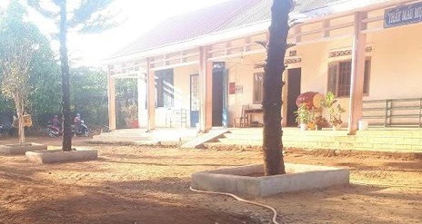 Một g&oacute;c s&acirc;n trường Nguyễn Viết Xu&acirc;n đ&oacute;ng tại th&ocirc;n Quỳnh Ngọc x&atilde; Ea Na. Ảnh: Infonet.