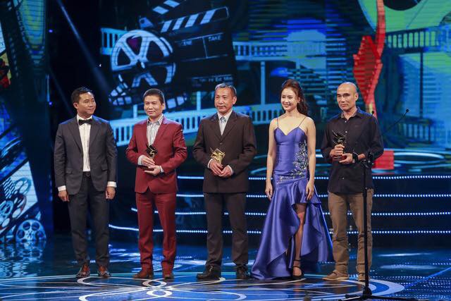 
Đạo diễn Lưu Trọng Ninh (phải) dành nhiều giải thưởng quan trọng tại Cánh diều vàng cho phim Thương nhớ ở ai
