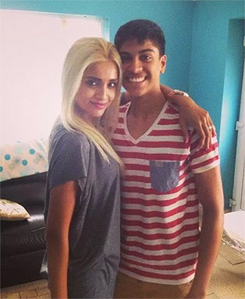 Chị Shimmi v&agrave; con trai Ameen.