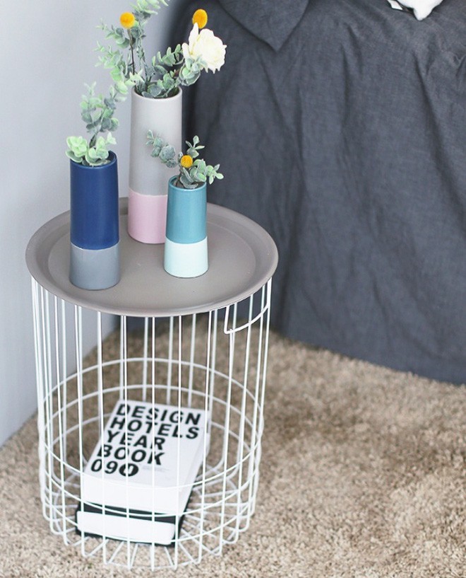 Chiếc giỏ đựng đồ cho bạn tăng thêm không gian lưu trữ trong phòng ngủ.