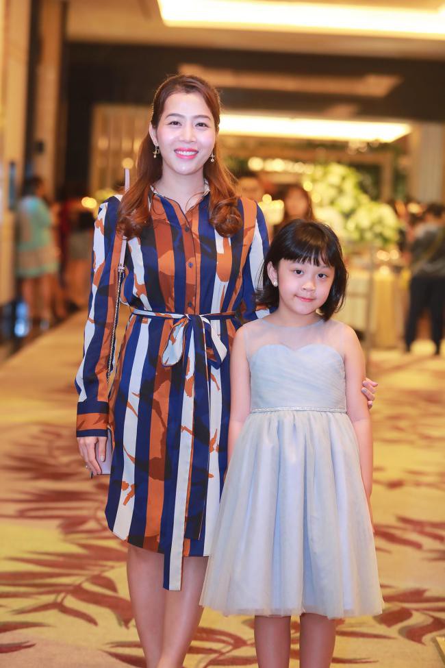 MC Diệp Chi và con gái.