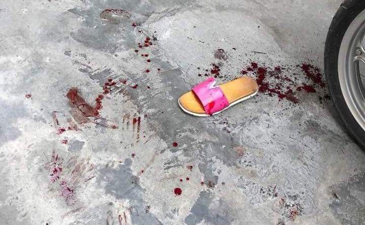Vết máu của nạn nhân vương vãi tại hiện trường. Ảnh: Gia đình cung cấp