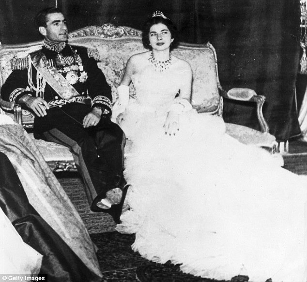 Soraya là hoàng hậu của Iran kể từ năm 1951 đến năm 1958