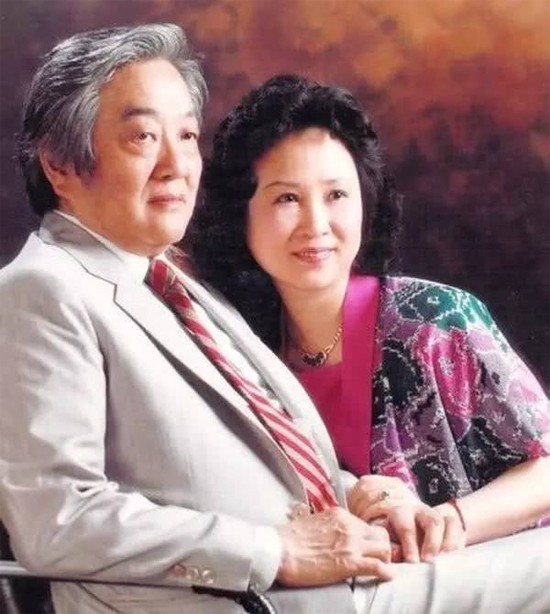 Quỳnh Dao và chồng, ông Bình Hâm Đào.