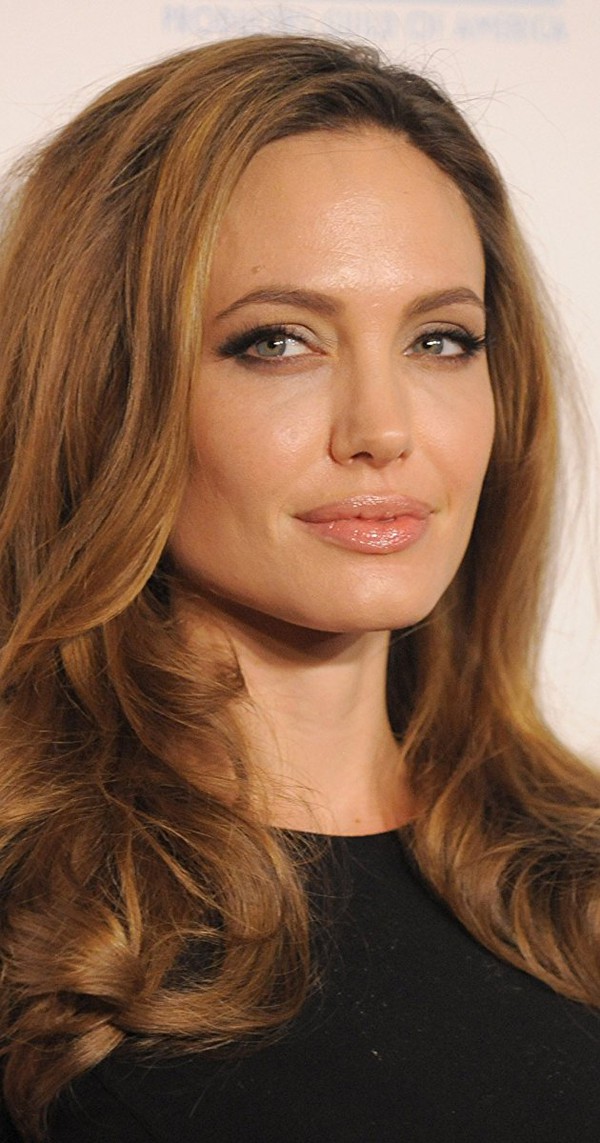 
Angelina Jolie tức giận khi chồng chơi một vố đau.
