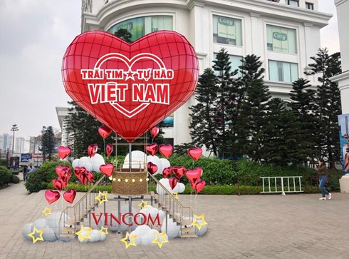 
​ Biểu tượng khinh khí cầu cao 10m tại Vincom Mega Mall Royal City hứa hẹn là điểm checkin hấp dẫn
