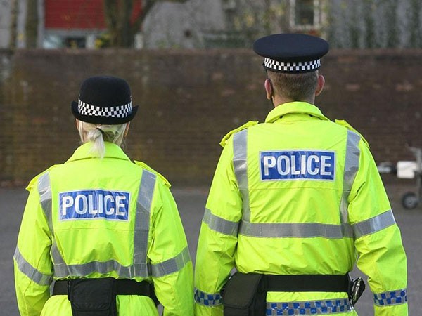 Nữ cảnh sát bị tấn công tình dục khi đuổi theo nghi phạm hiếp dâm. Ảnh minh hoạ: Express&Star.