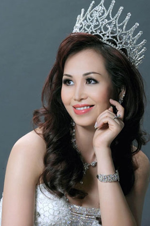 
Hoa hậu Diệu Hoa giành kỷ lục Hoa hậu biết nhiều ngoại ngữ nhất.
