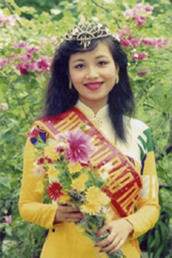 
Hoa hậu Việt Nam 1990 đăng quang với số đo 81-61-84 với chiều cao 1m58.
