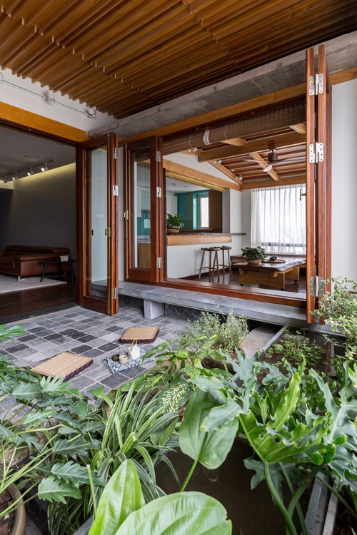 Căn chung cư tầng 26 ở Hà Nội được thiết kế như nhà vườn ...