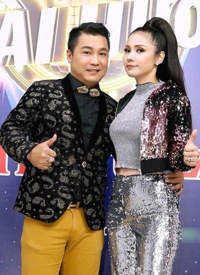 Lý Hùng - Việt Trinh ăn ý nhau khi hợp tác trong game show.