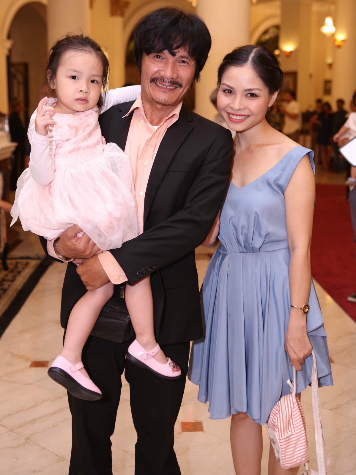 Vợ và con của NSƯT Công Ninh.