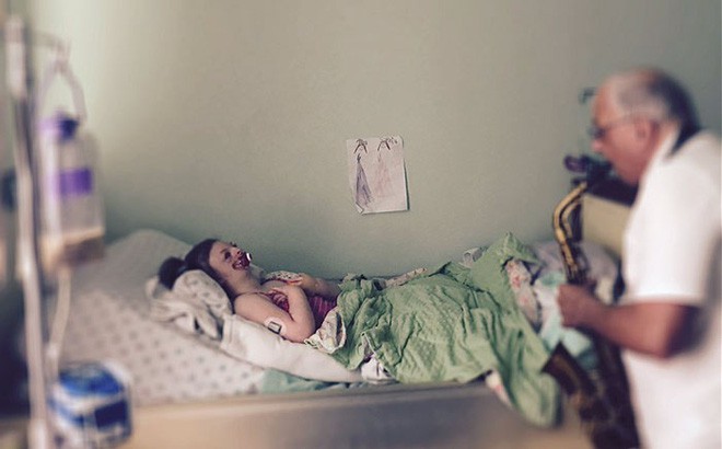 Sophia phải trải qua nhiều cuộc phẫu thuật đầy đau đớn.