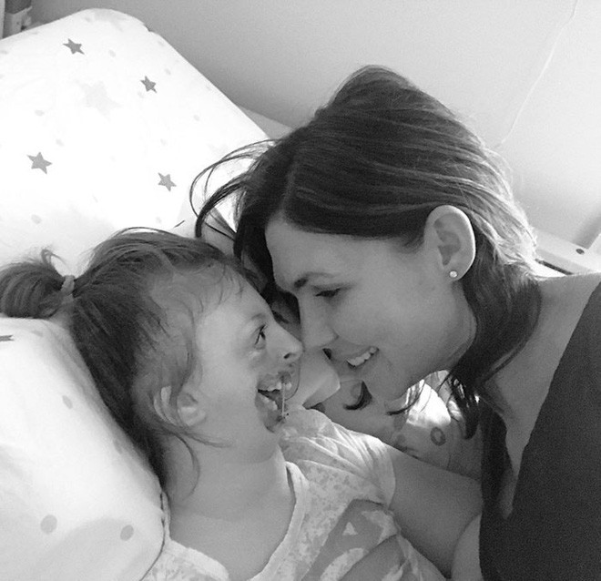 Không gì có thể ngăn nổi tình yêu Natalie dành cho con gái bé nhỏ.