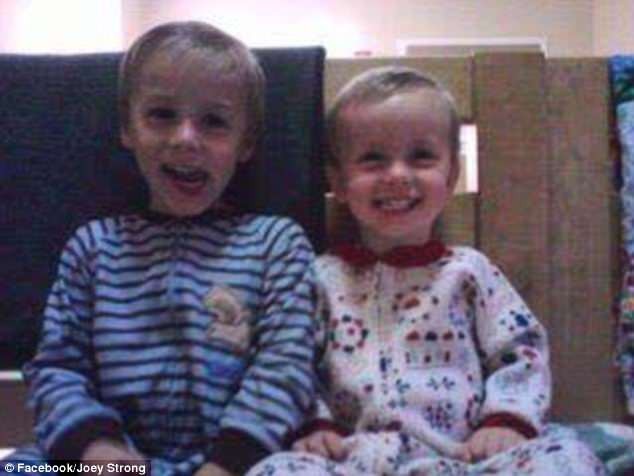 Joey (b&ecirc;n tr&aacute;i) v&agrave; Jaxon (b&ecirc;n phải) đ&atilde; bị mẹ bắn. (Ảnh: dailymail)