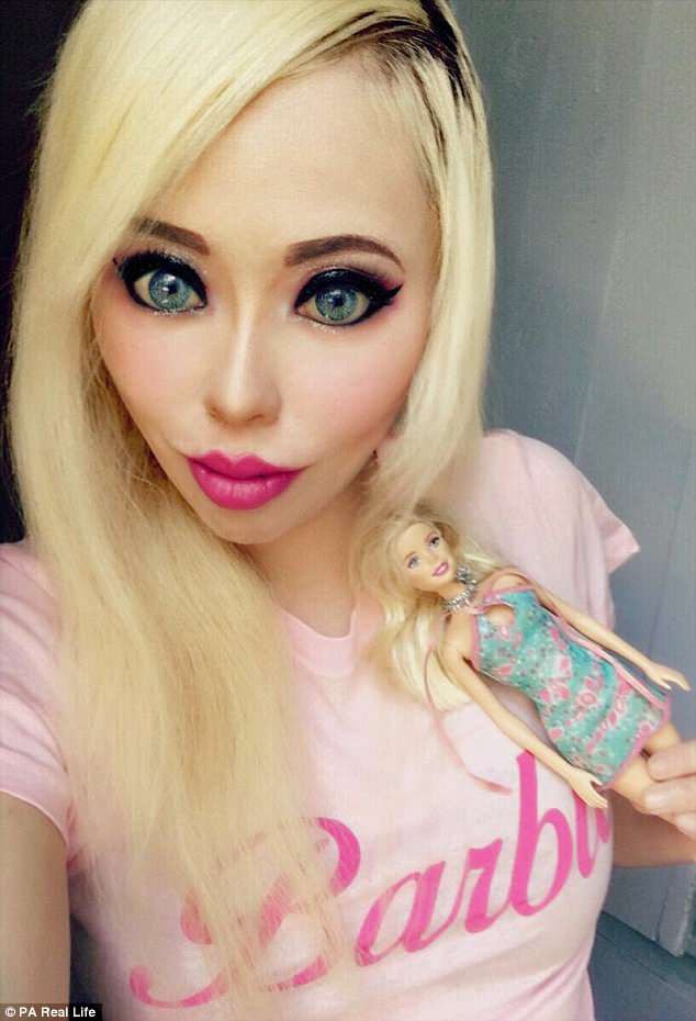 Ophelia cho biết c&ocirc; rất y&ecirc;u th&iacute;ch những con b&uacute;p b&ecirc; barbie ngay từ khi c&ograve;n nhỏ.