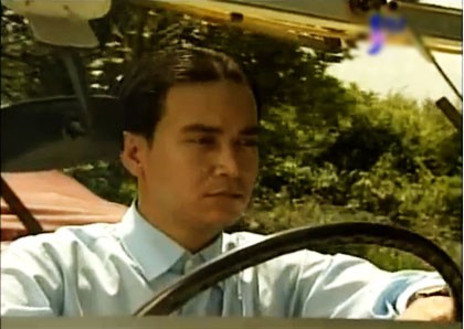 Vào vai công tử Bạc Liêu Hoàng Sơn phải lái xe nhiều, trong khi lúc đó anh lái xe chưa rành.