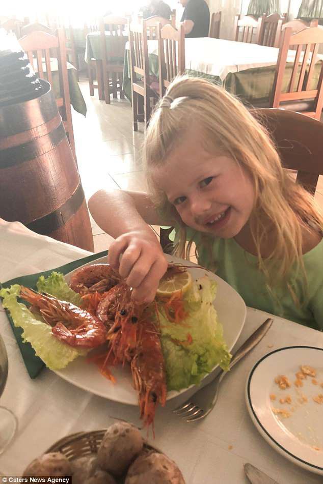 Đến đ&acirc;y rồi c&ocirc; b&eacute; Isla mới th&uacute; thực rằng từ annoying (nghĩa l&agrave; phiền to&aacute;i) l&agrave; từ duy nhất c&oacute; vần oy m&agrave; c&ocirc; b&eacute; biết c&aacute;ch viết.