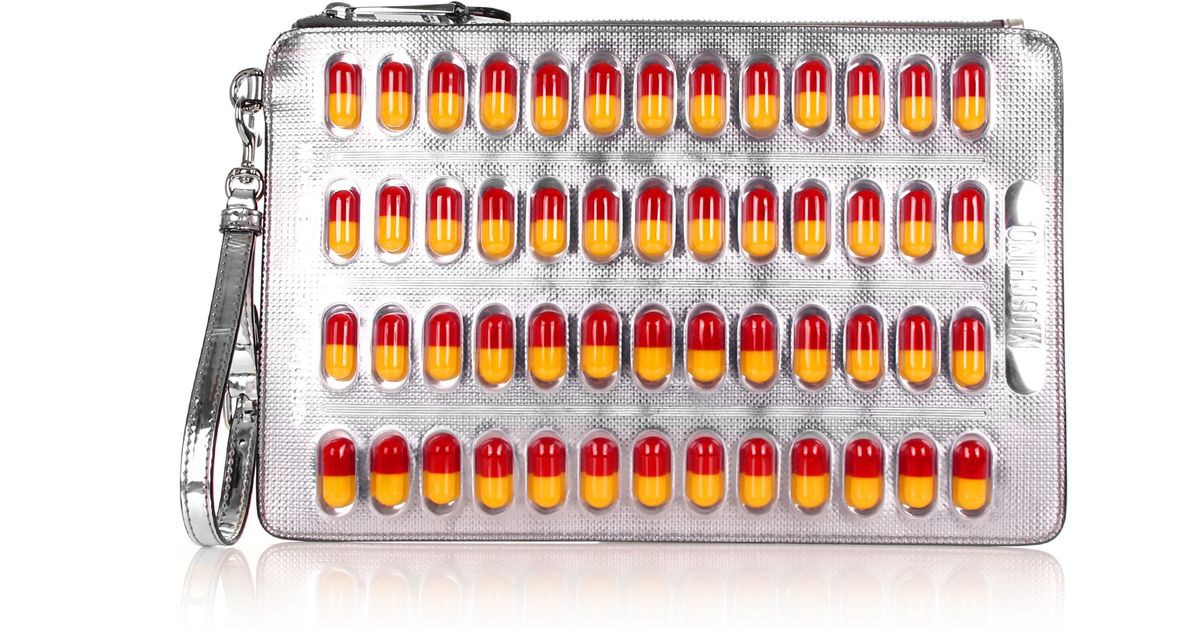 Về cơ bản, mẫu túi này chẳng khác nào vỉ thuốc phiên bản phóng to.