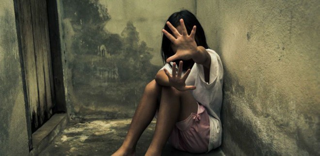 Người đàn ông lợi dụng lúc cả nhà đang ngủ để ra tay hành động.