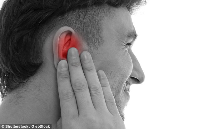 
Ù tai khi đi máy bay có thể gây khó chịu cho người mắc bệnh về tai

