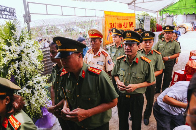 Nước mắt người th&#226;n của hiệp sĩ bị đ&#226;m tử vong: “Con th&#237;ch bắt cướp giống cha, nhưng giờ con ng&#227; xuống rồi...&quot; - Ảnh 6.