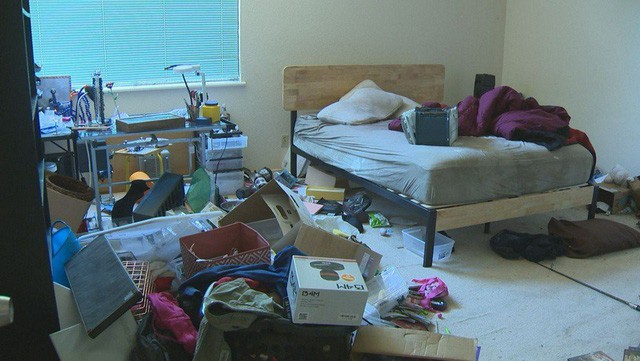 Hình ảnh bẩn thỉu trong căn nhà ở thị trấn Fairfield, phía bắc San Francisco - Ảnh: TWITTER