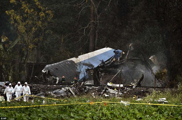 
Cảnh tượng của vụ máy bay rơi khiến hơn 100 người thiệt mạng khiến nhiều người bàng hoàng.
