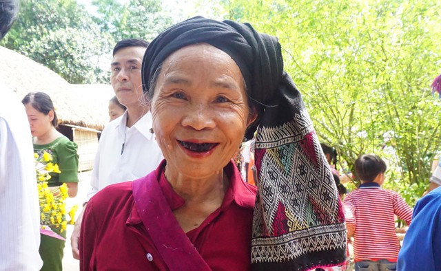 Bà Lương Thị Oanh vui mừng được về thăm quê Bác trong dịp sinh nhật Người