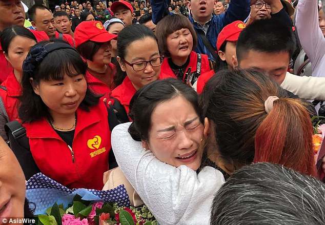 
Wang hạnh ph&uacute;c trong ng&agrave;y trở về.
