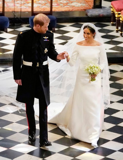 Hoàng tử Harry và vợ mới cưới Meghan Markle trong lễ đường hôm 19/5. Ảnh: PA.