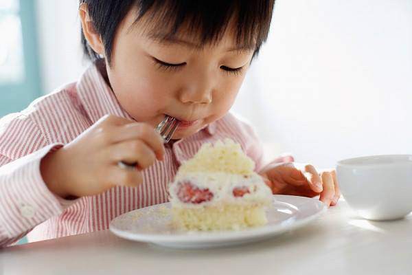 
Cha mẹ cần phải điều chỉnh chế độ ăn uống cho trẻ (Ảnh minh họa)
