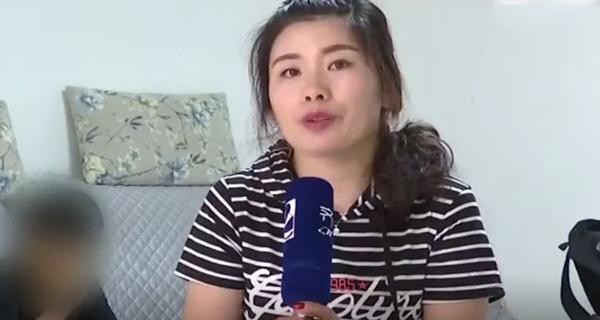 
Mẹ của Tiểu Điền dù đã đưa con đi khắp nơi khám bệnh nhưng vẫn không tìm được nguyên nhân.
