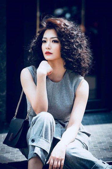 Năm 2017, Kiều Anh làm mới bản thân bằng cách đổi kiểu tóc trong thời gian ngắn. Cô làm mẫu ảnh cho một số thương hiệu thời trang. Ngoài đời, Kiều Anh thường xuống phố với trang phục thanh lịch, tôn dáng.