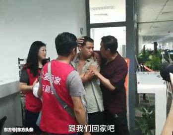 Về nh&agrave; với ch&uacute;ng ta th&ocirc;i con.