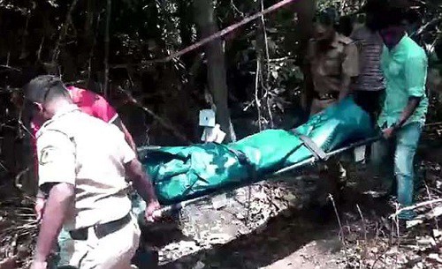 Xác của nạn nhân được tìm thấy trong rừng ngập mặn hôm 21/4, hơn một tháng sau khi mất tích. Ảnh: NDTV.