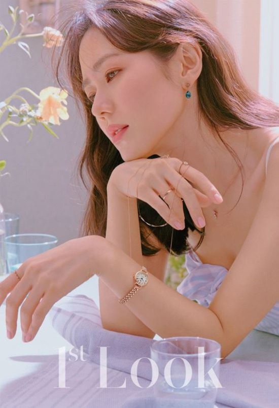 Trò chuyện với tờ tạp chí, Son Ye Jin tiết lộ mỗi độ tuổi đều có cái đẹp riêng, điều quan trọng chính là hài lòng và tận hưởng những điều thú vị ở từng giai đoạn trong cuộc sống.