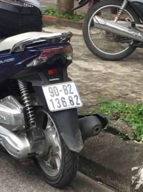Chiếc xe máy của nạn nhân còn rất mới và mang BKS của tỉnh Hà Nam.