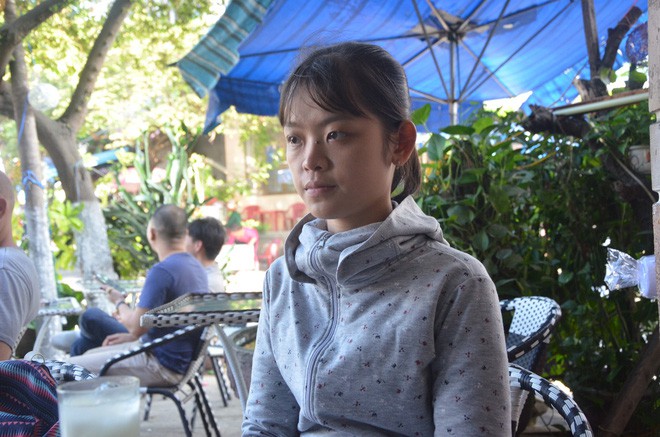 Hiền ân hận khi không biết về bệnh tình của cha để có thời gian động viên, chăm sóc