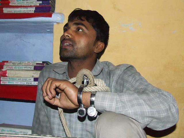 Saleem sau khi bị bắt giữ.