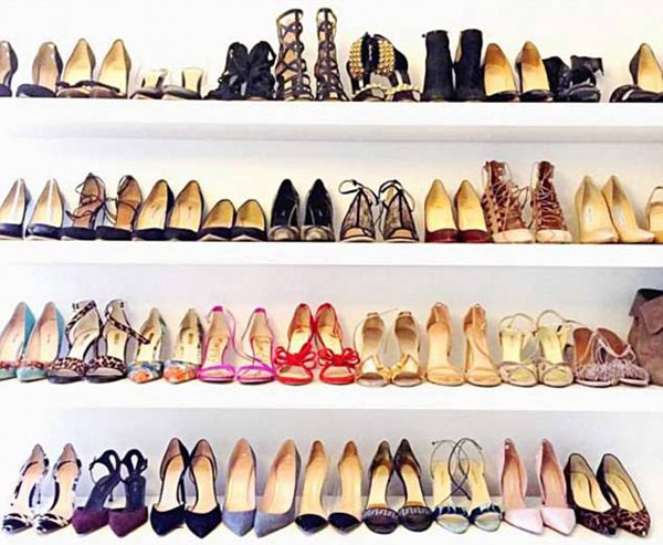 
Bộ sưu tập giày dép của Meghan lên đến gần 600 triệu đồng. Nữ diễn viên chỉ dùng các thương hiệu nổi tiếng trên thế giới.
