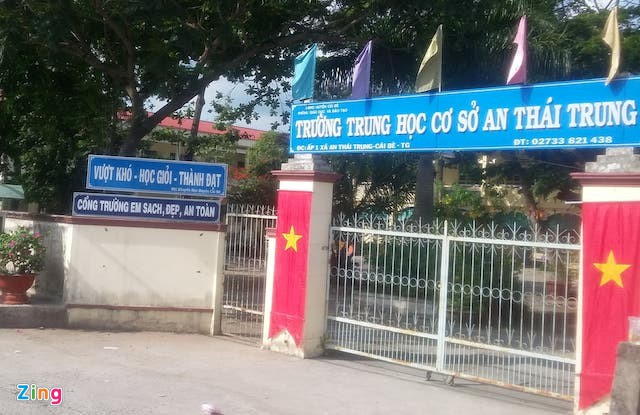 
Khu vực cổng trường nơi xảy ra xô xát, dẫn đến án mạng. Ảnh: Minh Anh. 
