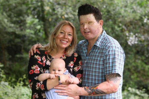 Gia đ&igrave;nh Andreas v&agrave; Pia vừa đ&oacute;n đứa con thứ 2 - Ảnh: The Sun.