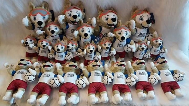 Thú nhồi bông sói Zabivaka linh vật của World Cup 2018 đã cực kì đắt hàng trong vòng một tháng trở lại đây, có giá tuỳ thuộc và kích cỡ