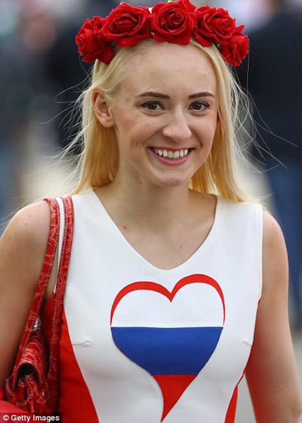 
Vẻ đẹp dễ thương của cô gái Nga.
