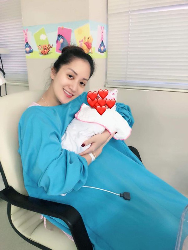 
Phan Hiển nói lời yêu đến Khánh Thi sau khi cô sinh con gái.
