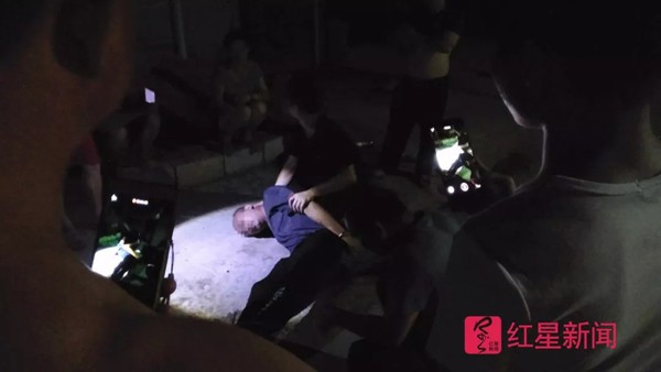 H&igrave;nh ảnh Li&ecirc;u bị bắt giữ tại nh&agrave; nghỉ.