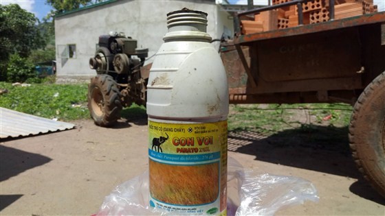 Chai thuốc Y Khim Tơr uống để tự tử. Ảnh: C&ocirc;ng an cung cấp.